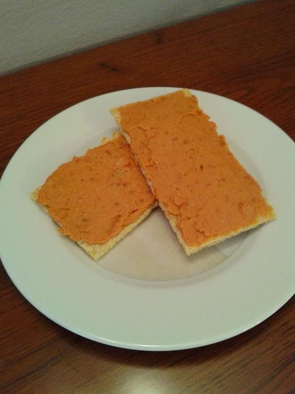 Kanapkowa pasta z cieciorki i suszonych pomidorów