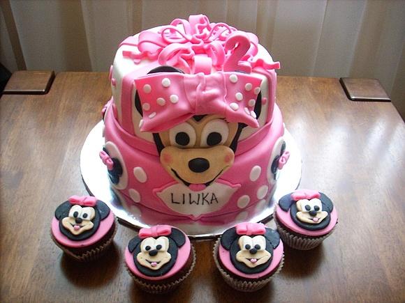 Tort z Myszka Minnie i cupcakes