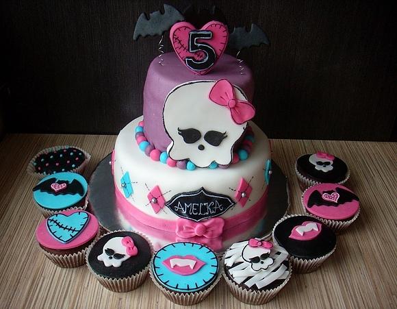 Tort Monster High i cupcakes