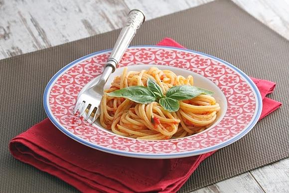 Pomodoro fresco e basilico – makaron z świeżymi pomidorami i bazylią