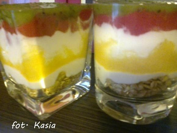 Kolorowy deser z crunchy