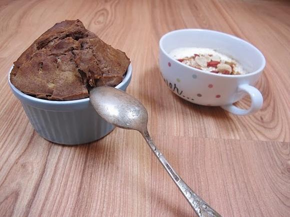 Kakaowo-gruszkowa muffina z białym serkiem