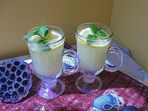 Lemoniada cytrynowa z miętą