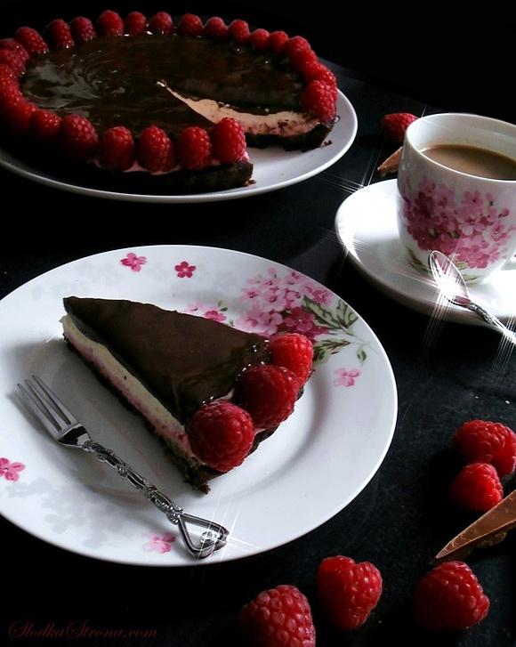 Tarta czekoladowa z malinami