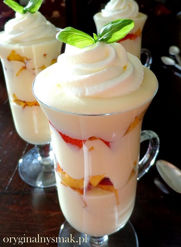 Deser z kremem pâtissière mascarpone i nektarynkami