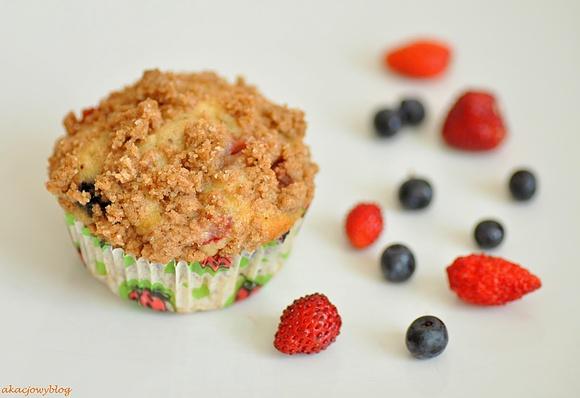 Muffinki poziomkowo-jagodowe i tarta z owocami