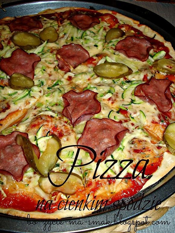 Pizza z tartą cukinią na cienkim kruchym spodzie