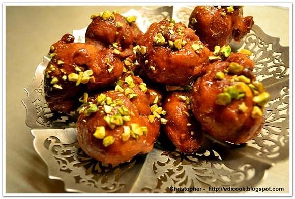 Greckie pączki pistacjowe