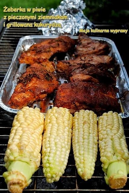 Żeberka w piwie z pieczonymi ziemniakami i grillowaną kukurydzą