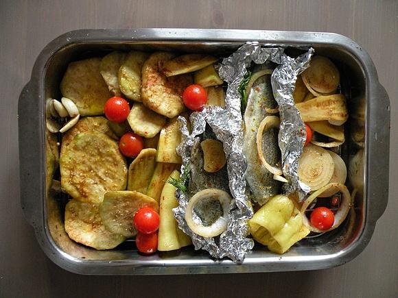 Warzywa grillowane z pstrągiem na letni obiad