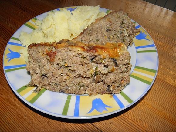 Pieczona pieczeń z pieczarkami na obiad
