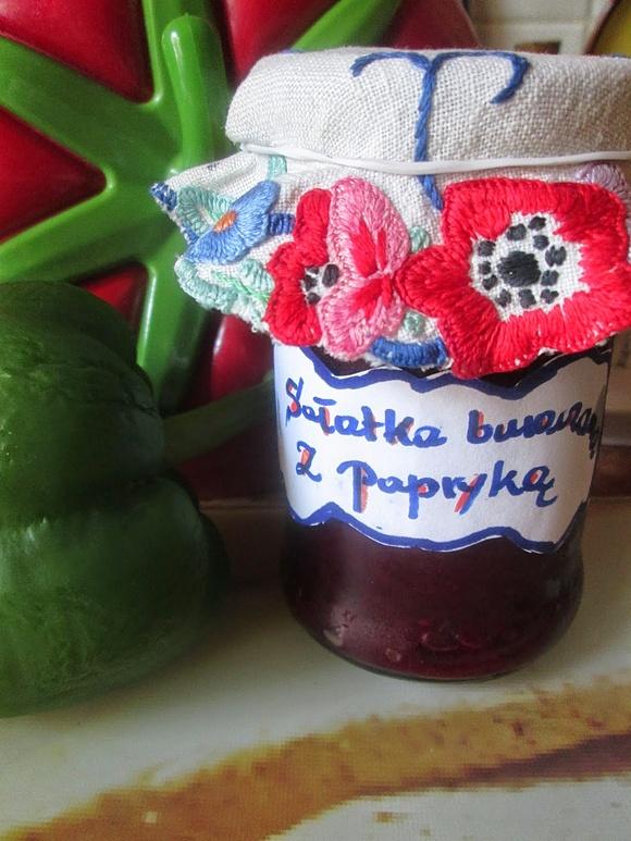 Sałatka buraczana z papryką na zimę w słoikach