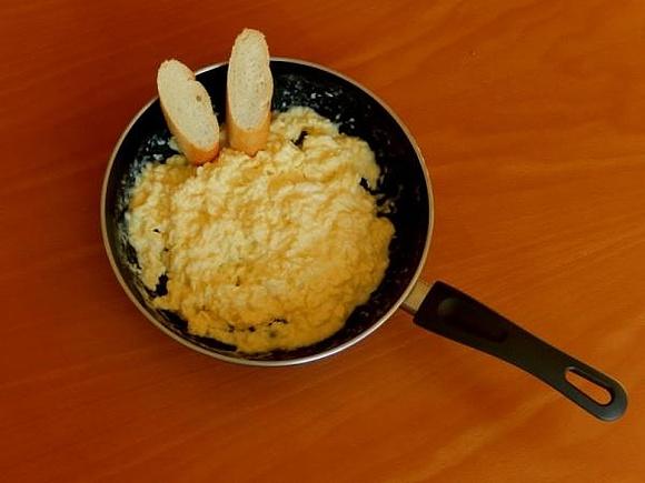 Jajecznica z parmezanem
