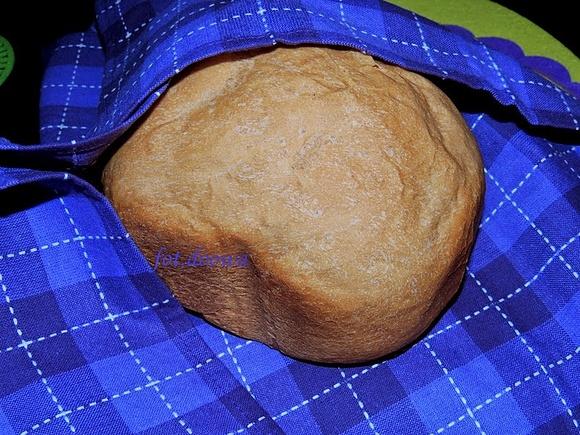 Chleb pomidorowy w wypiekaczu i w piekarniku