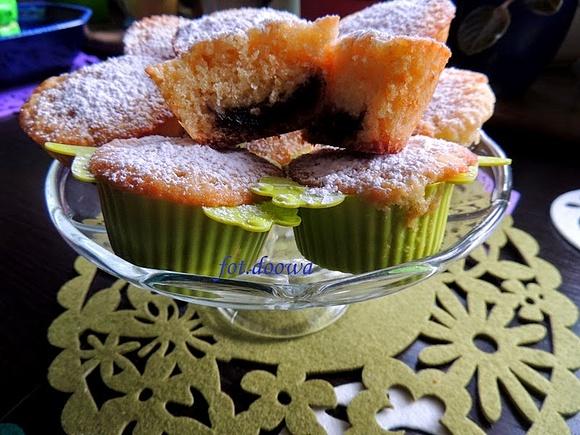 Muffiny z dżemem z zielonych orzechów
