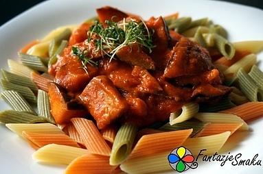 Penne z bakłażanem i pomidorami