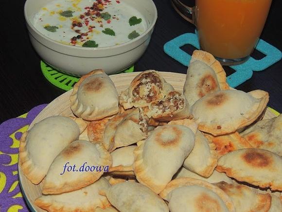 Pierogi pieczone z kaszą gryczaną i miętą