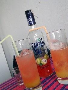 Szybki drink z ananasem i Captain Tom