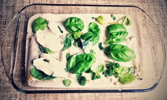 Cannelloni ze szpinakiem i fetą w sosie beszamelowym z bazylią i oregano