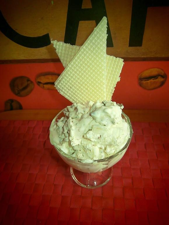 Lody śmietankowe z czekoladą stracciatella