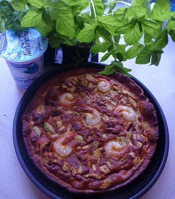 Tarta z krewetkami i awokado