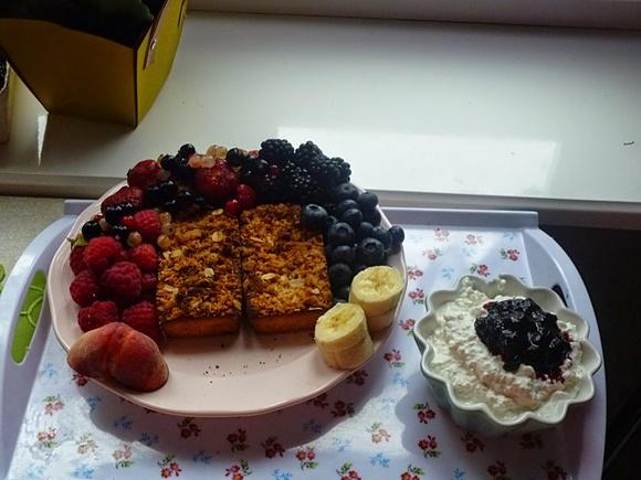 Mini ciasta drożdżowe z orzechową kruszonką