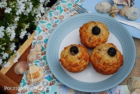 Tuńczykowe muffiny z oliwkami