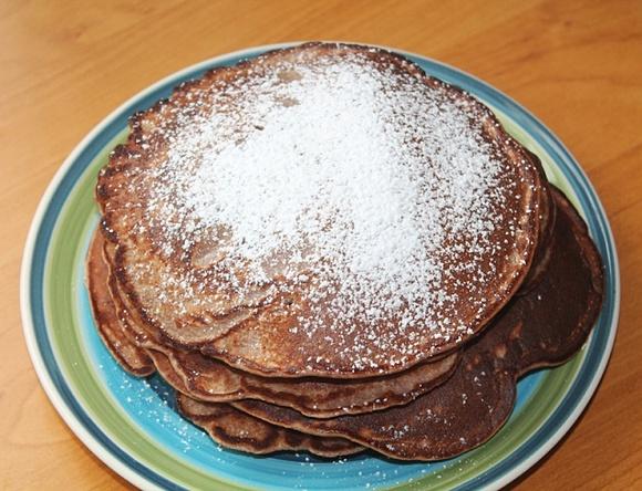 Wiśniowe pancakes pełnoziarniste z otrębami