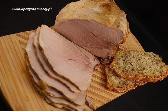 Domowa szynka gotowana i chleb ze słonecznikiem