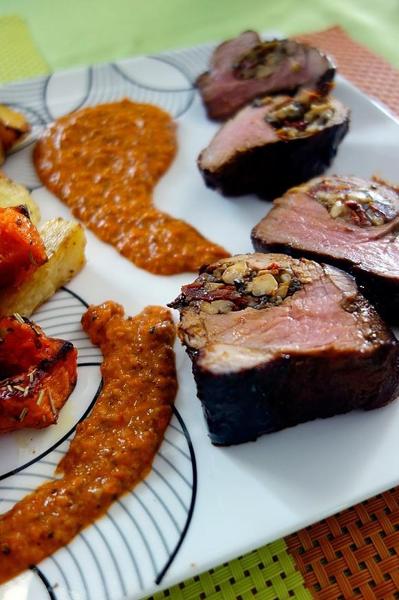 Polędwiczki wieprzowe z sosem Romesco