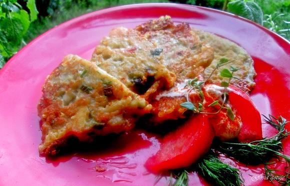 Placki ziemniaczane z szynką, pieczarkami i papryką