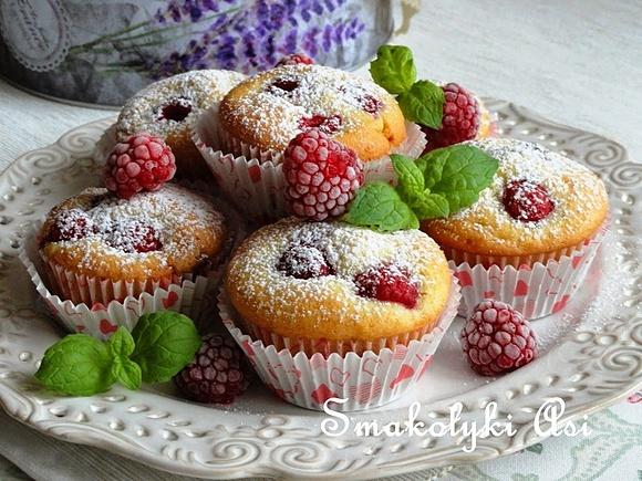 Malinowe muffinki z białą czekoladą