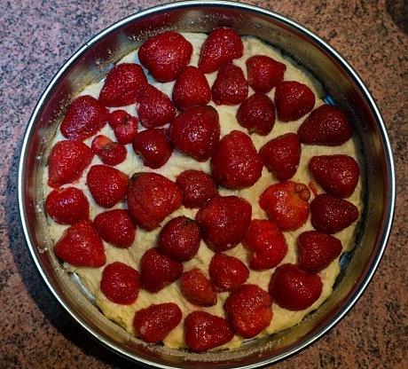 Drożdżowe z truskawkami