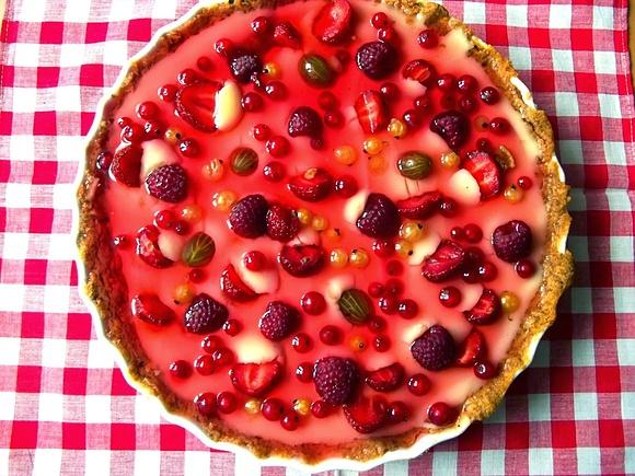 Tarta letnia z owocami i budyniem