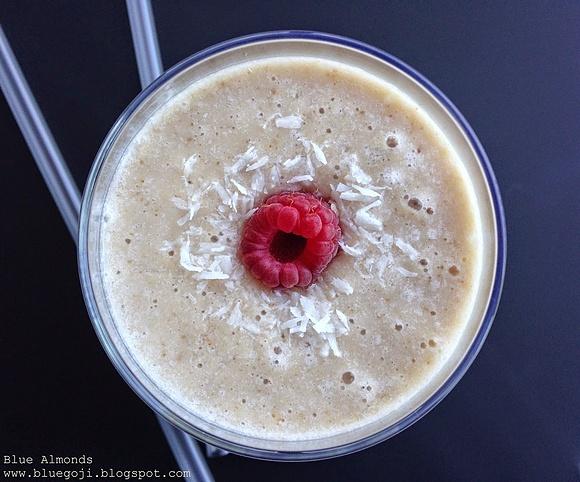 Smoothie gruszkowe na mleku migdałowym, bez glutenu