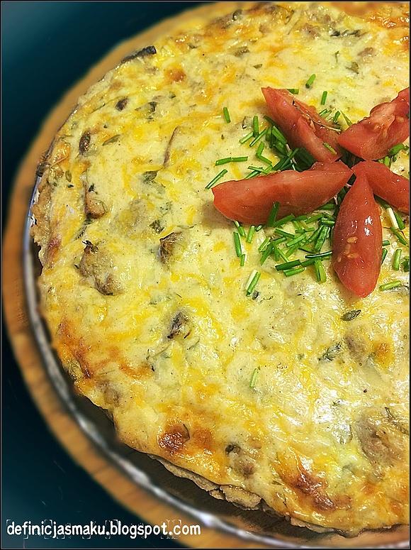 Mięsno-śmietanowa tarta z kurkami