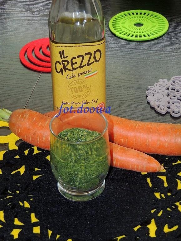 Pesto z natki marchewki