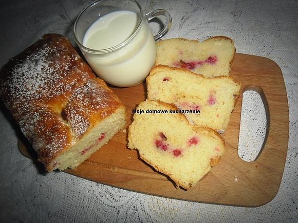 Drożdżówka z porzeczkami i proszkiem do pieczenia