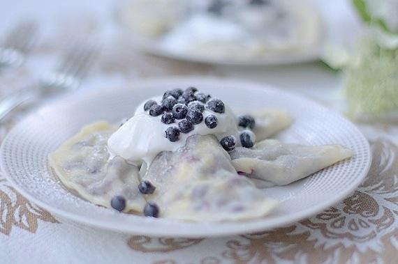 Pierogi z jagodami i ricottą
