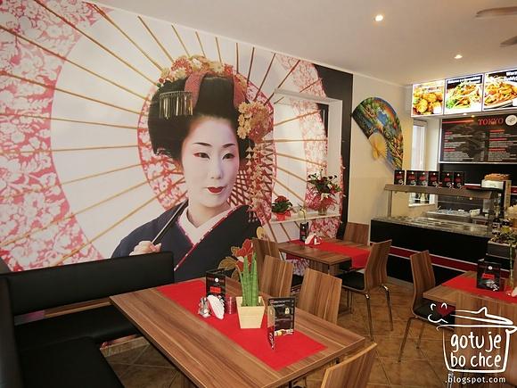 Tokyo bar w łebie - chińska restauracja na ulicy nadmorskiej