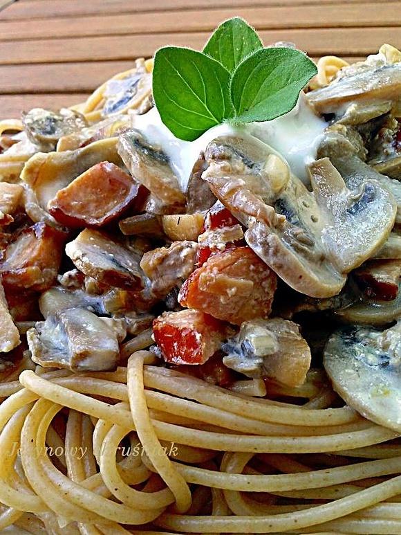 Spaghetti z szynką drobiową