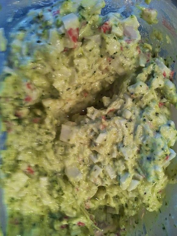 Pasta brokułowa z surimi i koperkiem