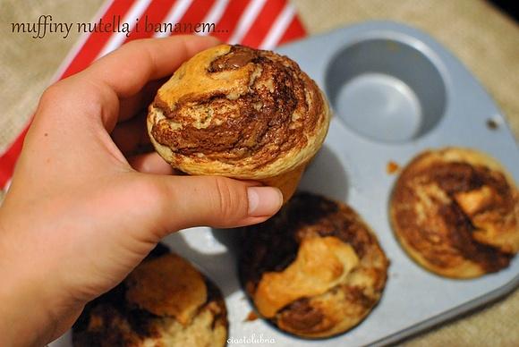 Muffiny w 5 minut z nutellą i bananem