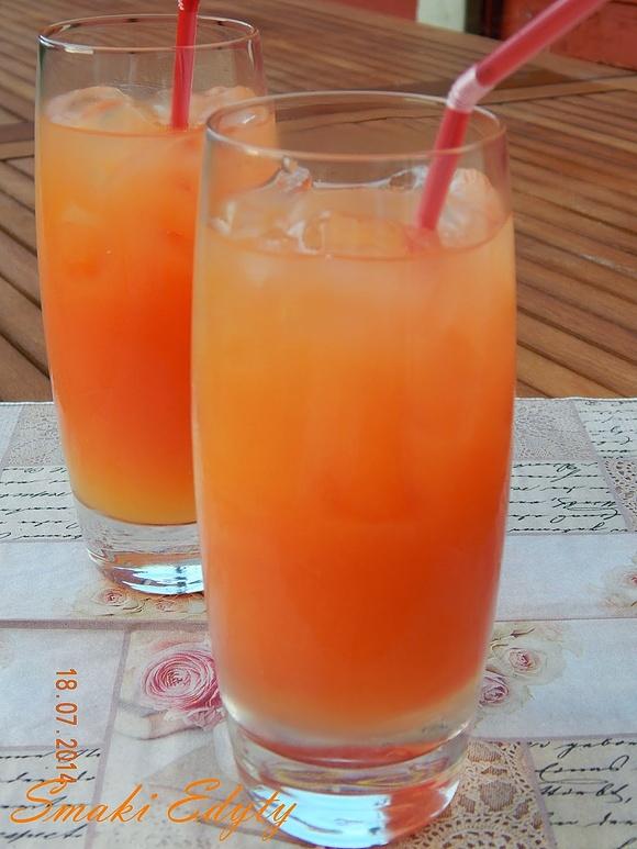Sex on the beach cocktail