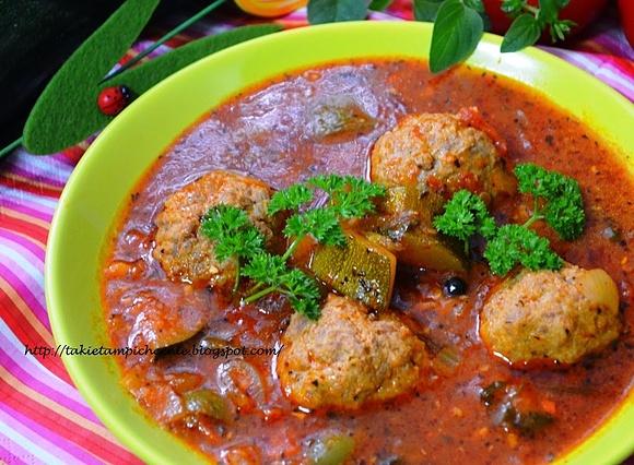 Leczo lub bigos z cukinii z pulpecikami