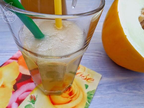Domowa Ice Tea z melona i zielonej herbaty