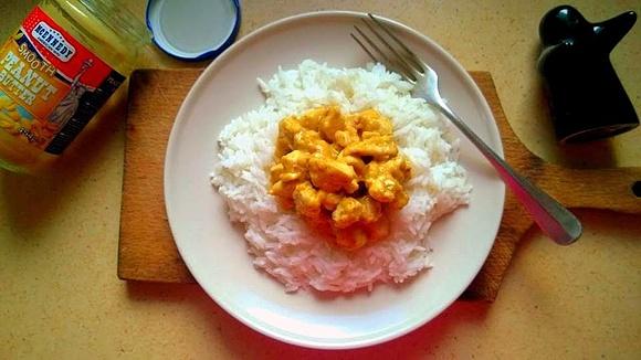 Kurczak curry z masłem orzechowym