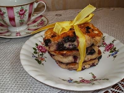 Drożdżowe racuszki z jagodami