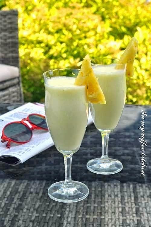 Pina Colada koktajl bezalkoholowy z ananasem i kokosami