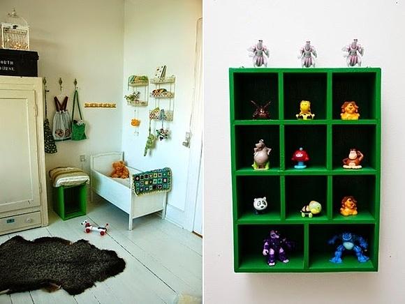 Skandynawskie inspiracje: Półka na miniaturki w pokoju dziecięcym
